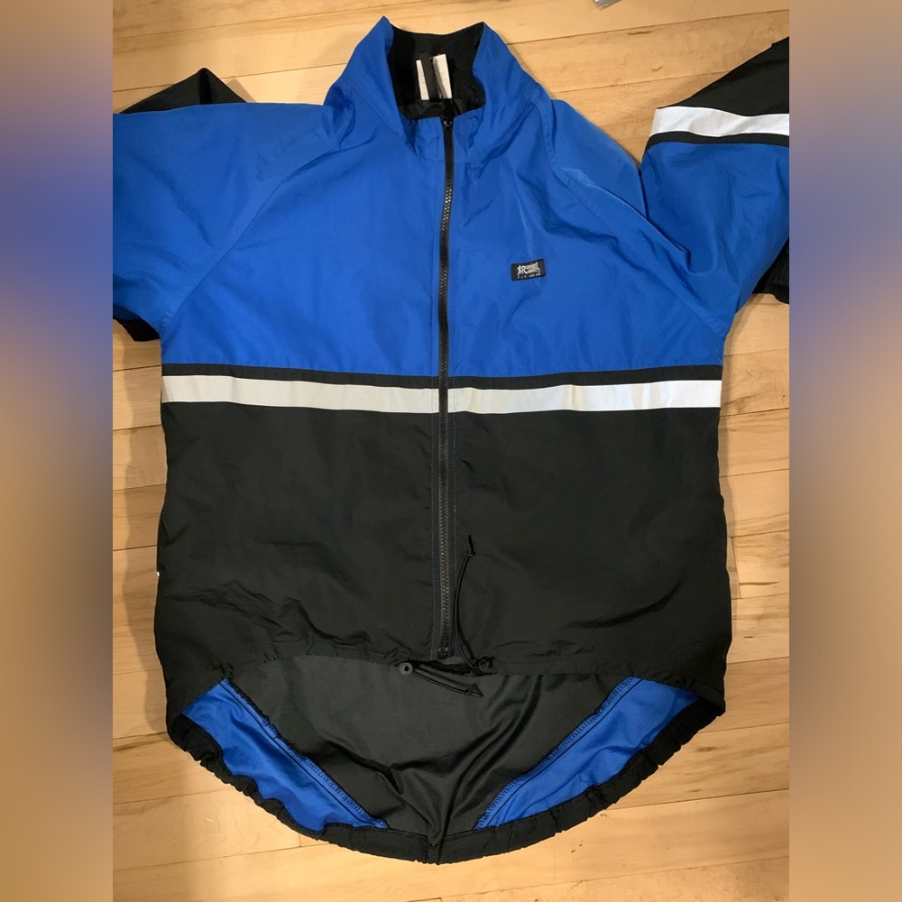 Medium running room windbreaker jacket